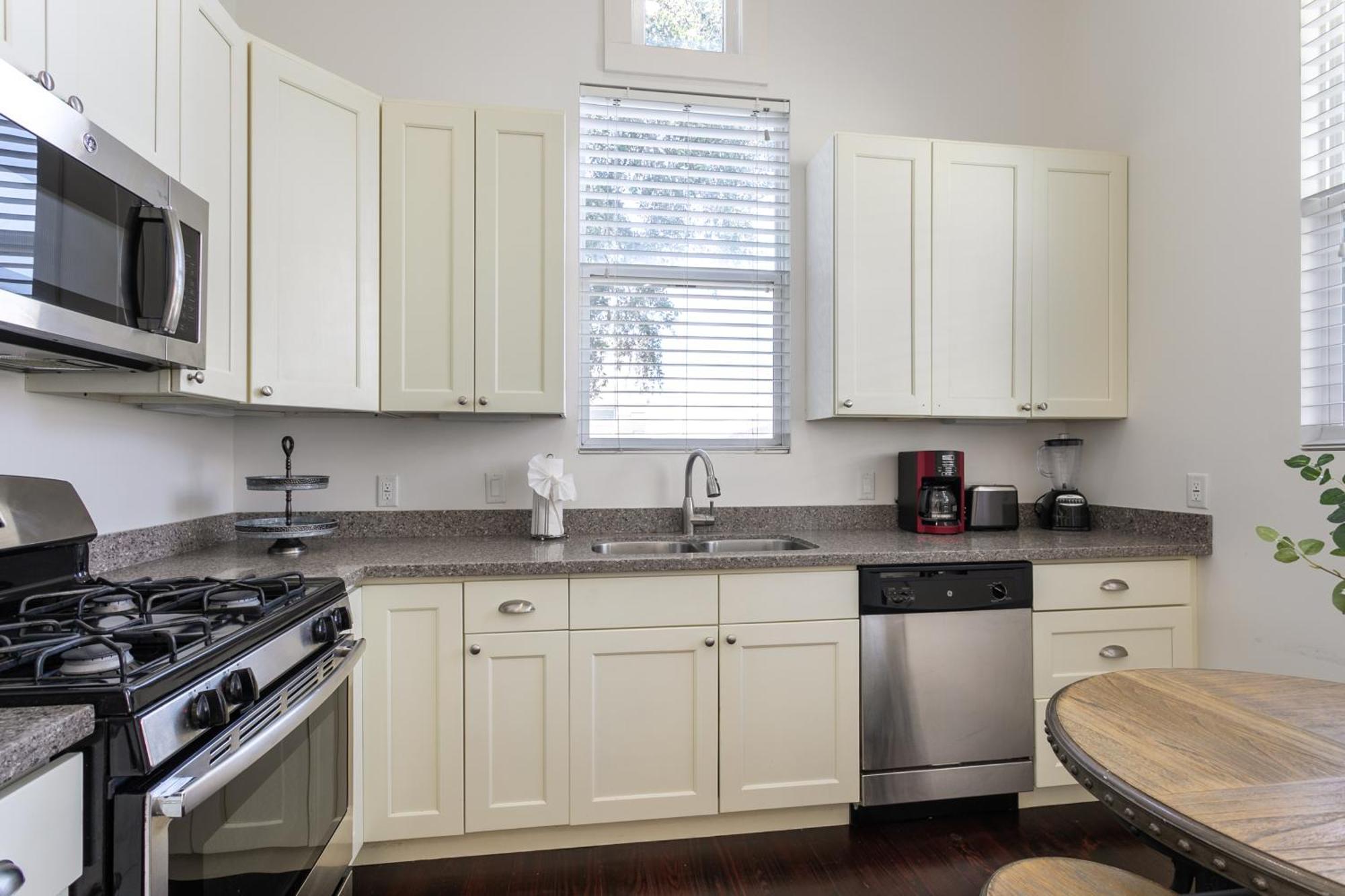Апартаменты Charming 2Br On Carondelet By Hosteeva Новый Орлеан Экстерьер фото